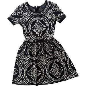 Romeo and Juliet Couture Black And White Pleated Damask Sweater Dress Women’s XS